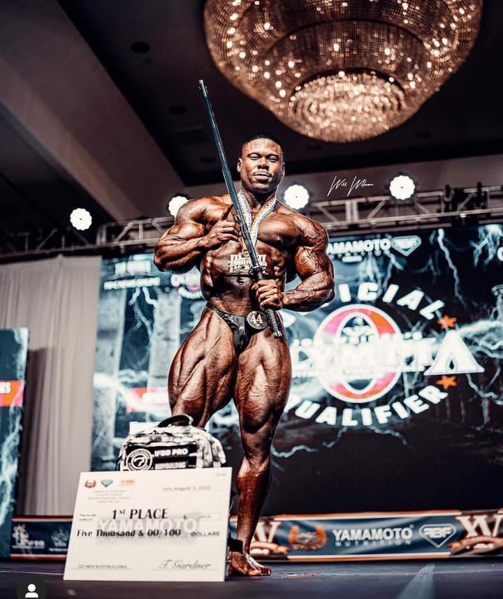 KEONE PEARSON VINCE IL TAMPA PRO IFBB 2022 NELLA CATEGORIA BODYBUILDING 212