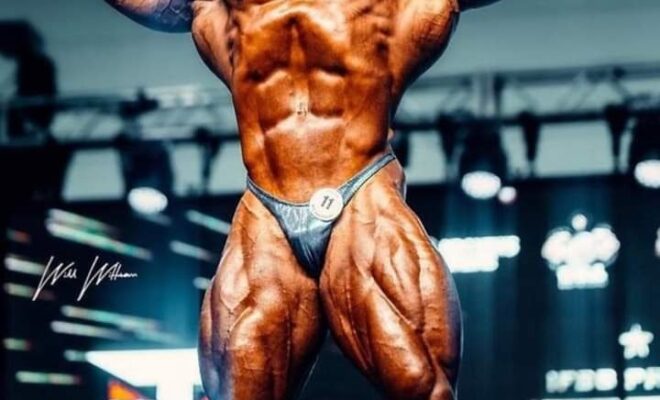 martin fitzwater al texas pro ifbb 2022 posa di doppi bicipiti frontali