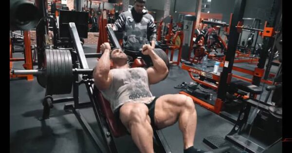 derek lunsford esegue hack squat road to 2022 mister olympia