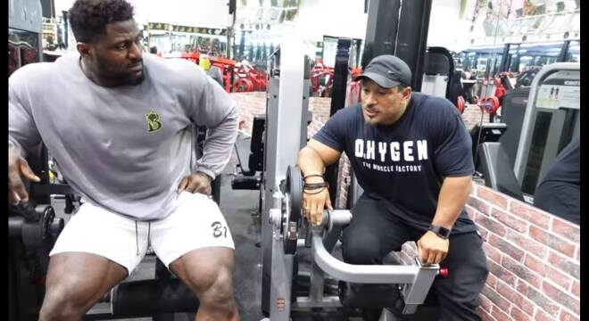 roelly winklaar e andrew jacked nella palestra Binous Gym di dubai