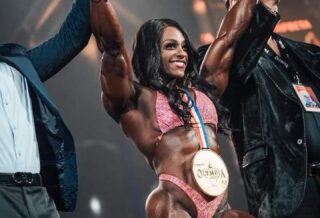 andrea shaw vince il miss olympia 2022