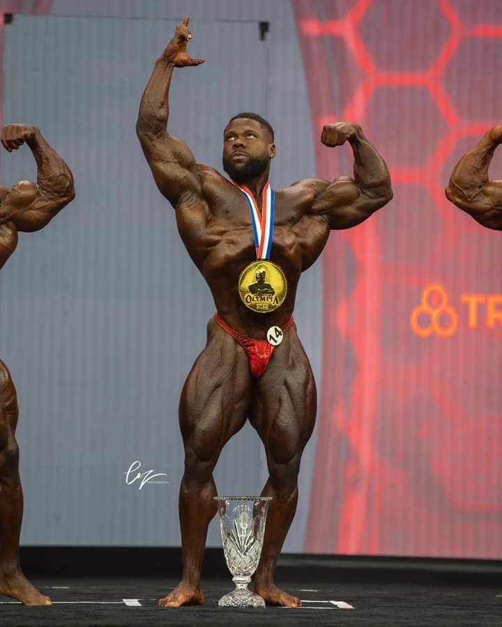 keone pearson vince il mister olympia 2023 nella 212 division