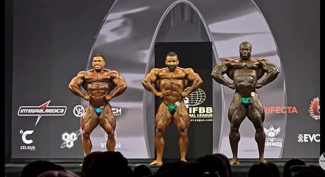 posa di aperture dorsali frontali derek lunsford vs hadi choopan vs samson dauda mister olympia 2023