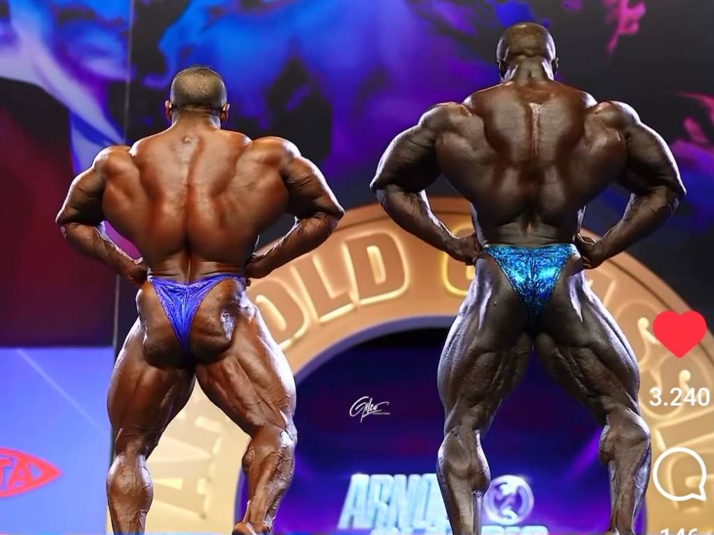 2024 arnold classic uk hadi choopan vs samson dauda posa di apertura dorsali di schiena