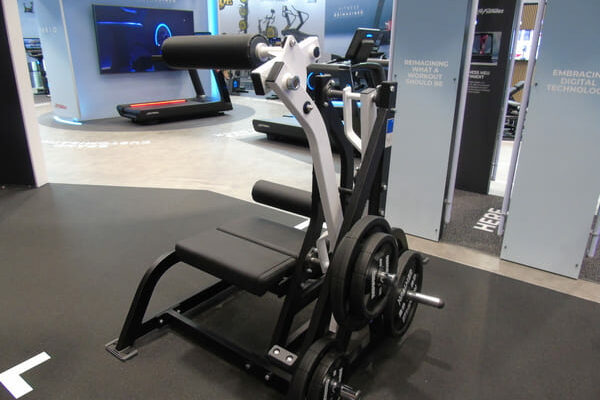 REVERSE LEG CURL DELLA HAMMER STRENGTH al fibo 2024