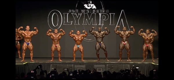 il primo callout del mister olympia 2026 durante il pregara michal krizanek vs tonio burton vs samson dauda vs nick walker vs derek lunsford